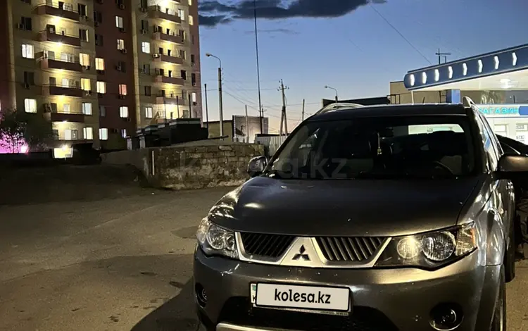 Mitsubishi Outlander 2008 годаfor4 500 000 тг. в Атырау