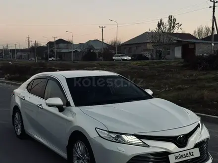 Toyota Camry 2019 года за 14 200 000 тг. в Шымкент – фото 2