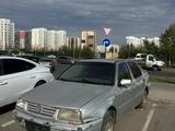 Volkswagen Vento 1995 года за 380 000 тг. в Астана – фото 2