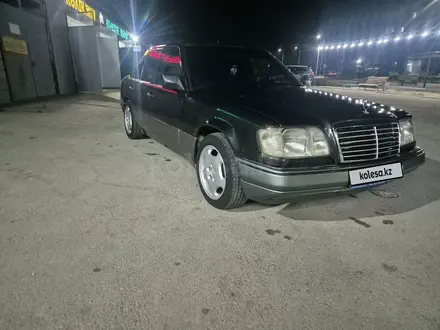 Mercedes-Benz E 220 1994 года за 2 500 000 тг. в Кызылорда – фото 2