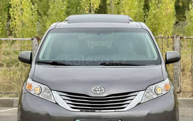 Toyota Sienna 2017 годаfor15 800 000 тг. в Шымкент