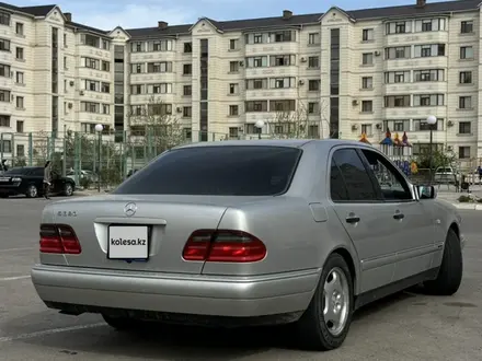 Mercedes-Benz E 320 1998 года за 5 500 000 тг. в Актау – фото 3