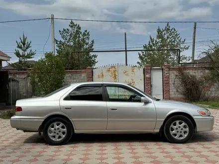 Toyota Camry 2001 годаүшін4 700 000 тг. в Алматы – фото 2
