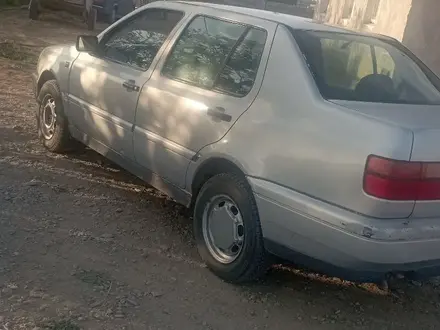 Volkswagen Vento 1994 года за 800 000 тг. в Туркестан – фото 2