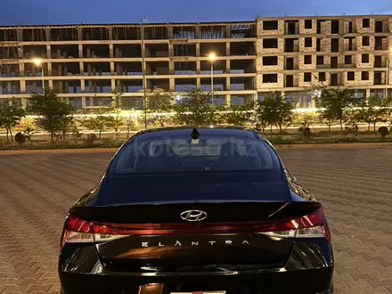 Hyundai Elantra 2021 года за 8 500 000 тг. в Актау – фото 3
