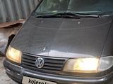 Volkswagen Sharan 1999 года за 1 500 000 тг. в Алматы – фото 3