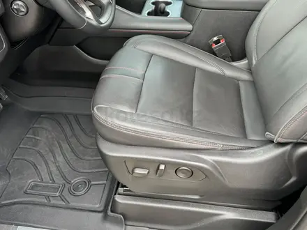 Chevrolet Tahoe 2022 года за 38 700 000 тг. в Алматы – фото 19