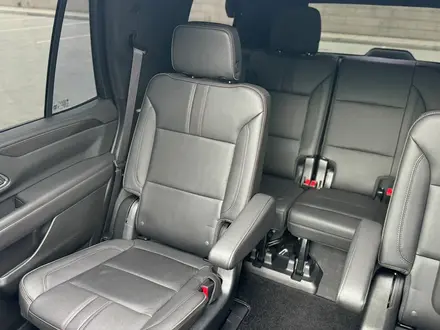 Chevrolet Tahoe 2022 года за 38 700 000 тг. в Алматы – фото 34