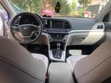 Hyundai Elantra 2018 годаүшін5 600 000 тг. в Аральск – фото 2