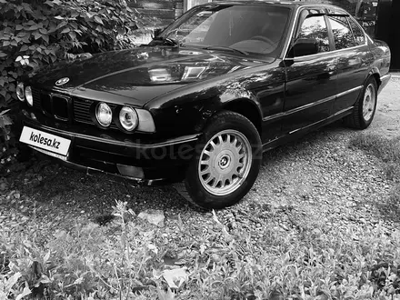 BMW 525 1988 года за 1 500 000 тг. в Алтай