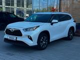 Toyota Highlander 2022 года за 23 900 000 тг. в Костанай