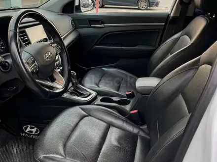 Hyundai Elantra 2019 года за 5 200 000 тг. в Атырау – фото 3