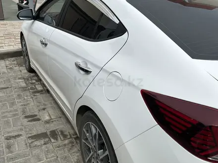 Hyundai Elantra 2019 года за 5 200 000 тг. в Атырау – фото 8