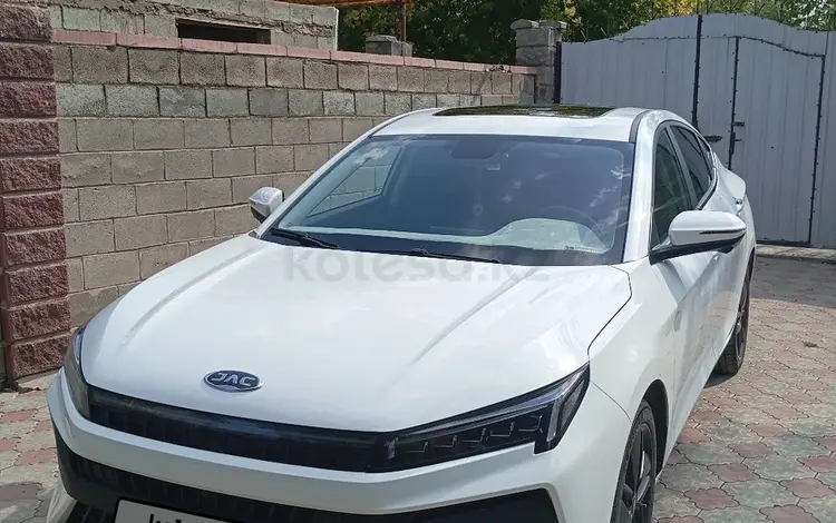 JAC J7 Plus 2024 года за 7 300 000 тг. в Алматы