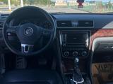 Volkswagen Passat 2011 года за 5 900 000 тг. в Жанаозен – фото 2