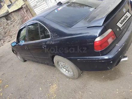 BMW 528 1999 года за 2 800 000 тг. в Караганда – фото 3