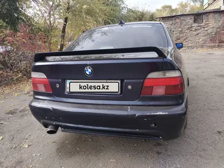 BMW 528 1999 года за 2 800 000 тг. в Караганда – фото 4