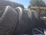 Зимние шины Goodyear 235/60/18 за 70 000 тг. в Аксай