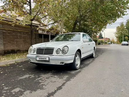 Mercedes-Benz E 320 1999 года за 3 500 000 тг. в Алматы – фото 9