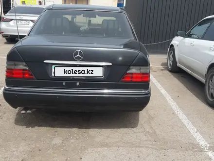 Mercedes-Benz E 280 1995 года за 3 300 000 тг. в Караганда – фото 3