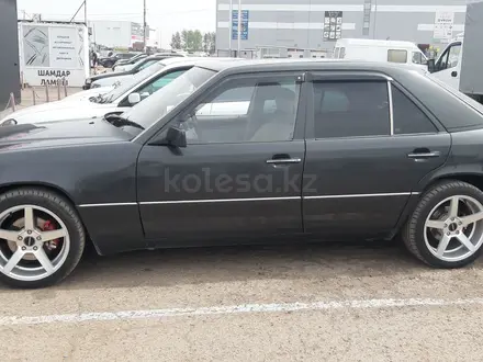 Mercedes-Benz E 280 1995 года за 3 300 000 тг. в Караганда – фото 4