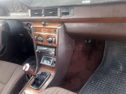 Mercedes-Benz E 220 1993 года за 1 550 000 тг. в Астана – фото 5