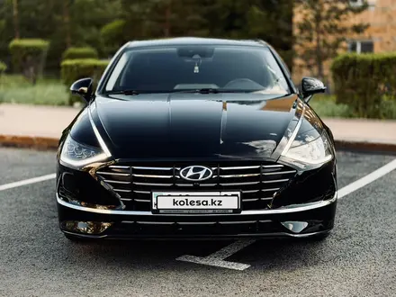 Hyundai Sonata 2022 года за 11 450 000 тг. в Караганда – фото 2