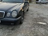 Mercedes-Benz E 240 1998 года за 3 000 000 тг. в Талдыкорган – фото 2