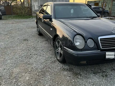 Mercedes-Benz E 240 1998 года за 3 000 000 тг. в Талдыкорган – фото 3