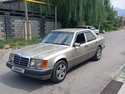 Mercedes-Benz E 230 1990 года за 1 450 000 тг. в Алматы – фото 2