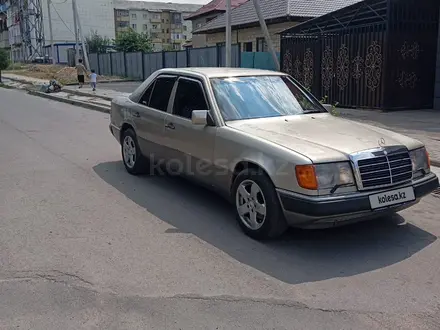 Mercedes-Benz E 230 1990 года за 1 450 000 тг. в Алматы – фото 3