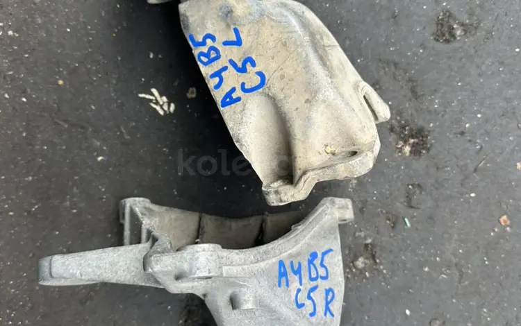 Кронштейн коробки крепление коробки подушка за 7 000 тг. в Алматы