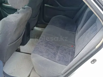 Toyota Camry 1998 года за 2 100 000 тг. в Актобе – фото 12