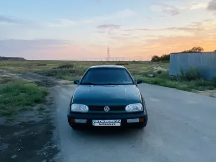 Volkswagen Golf 1997 года за 1 800 000 тг. в Караганда – фото 2