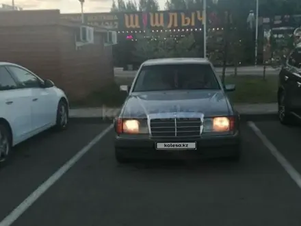 Mercedes-Benz E 260 1991 года за 1 800 000 тг. в Астана – фото 2