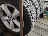 Резину с дисками на BMW E70 за 200 000 тг. в Алматы