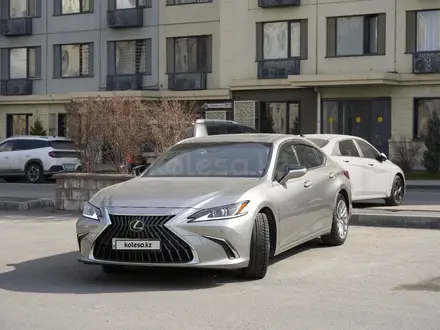 Lexus ES 300h 2023 года за 21 500 000 тг. в Алматы – фото 2