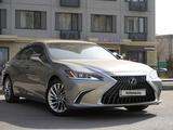 Lexus ES 300h 2023 года за 21 500 000 тг. в Алматы