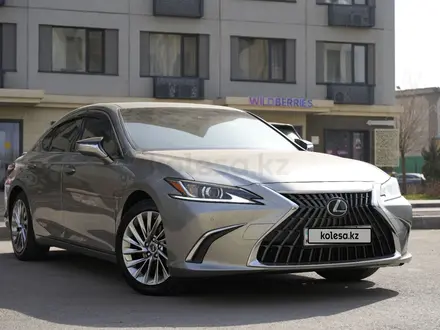 Lexus ES 300h 2023 года за 21 500 000 тг. в Алматы