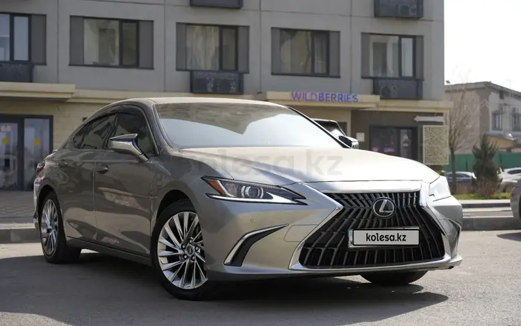Lexus ES 300h 2023 года за 21 500 000 тг. в Алматы