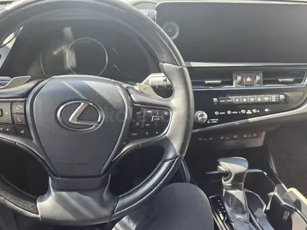 Lexus ES 300h 2023 года за 21 500 000 тг. в Алматы – фото 4