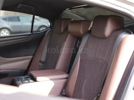 Lexus ES 300h 2023 года за 21 500 000 тг. в Алматы – фото 6