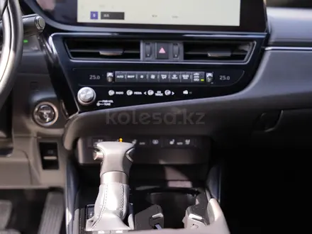 Lexus ES 300h 2023 года за 21 500 000 тг. в Алматы – фото 7