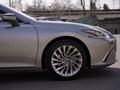 Lexus ES 300h 2023 года за 21 500 000 тг. в Алматы – фото 8