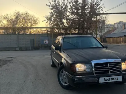 Mercedes-Benz E 220 1991 года за 1 000 000 тг. в Алматы