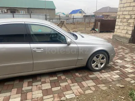 Mercedes-Benz E 320 2002 года за 5 700 000 тг. в Атырау – фото 4