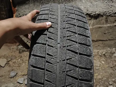Зимние шины с титан дисками за 100 000 тг. в Алматы – фото 2
