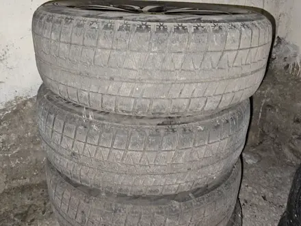 Зимние шины с титан дисками за 100 000 тг. в Алматы – фото 3