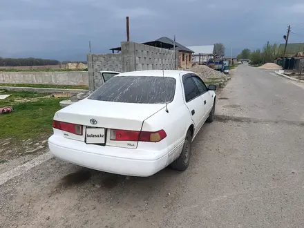 Toyota Camry 2001 года за 2 350 000 тг. в Алматы – фото 2