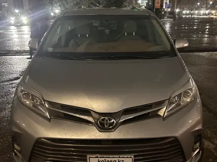 Toyota Sienna 2015 года за 10 900 000 тг. в Актобе